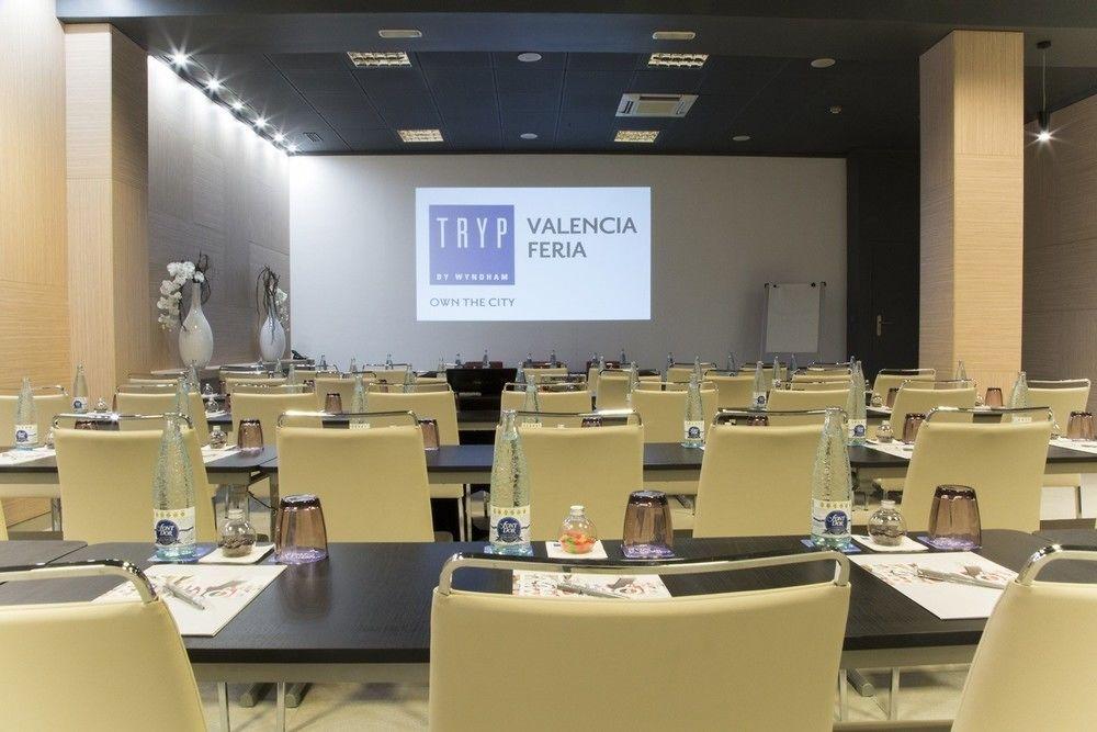 Port Feria Valencia Hotel Exterior photo