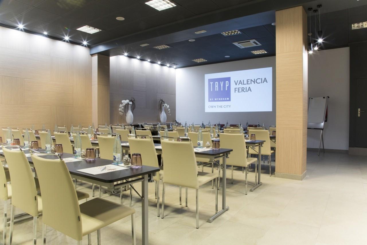 Port Feria Valencia Hotel Exterior photo