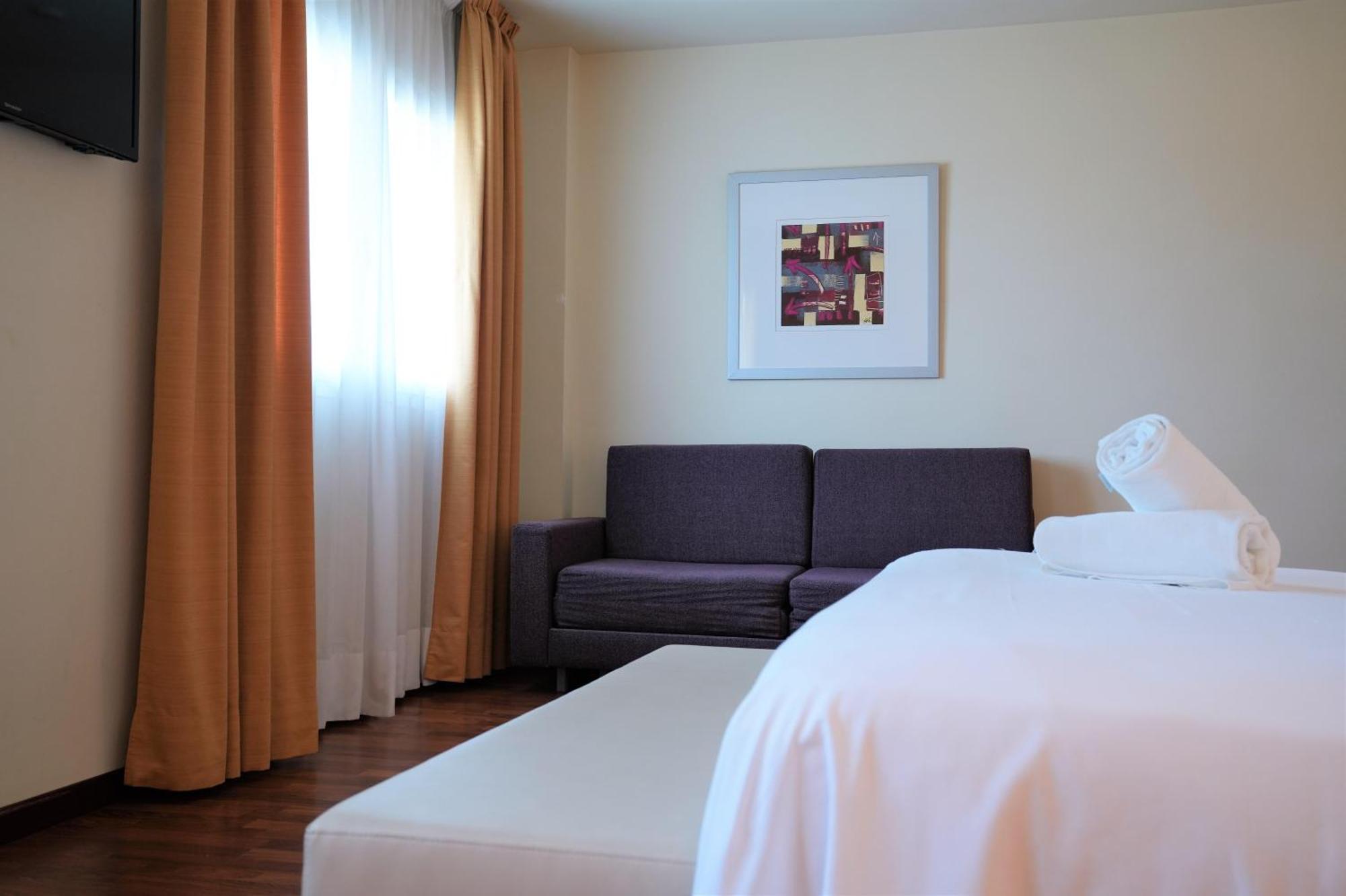 Port Feria Valencia Hotel Exterior photo