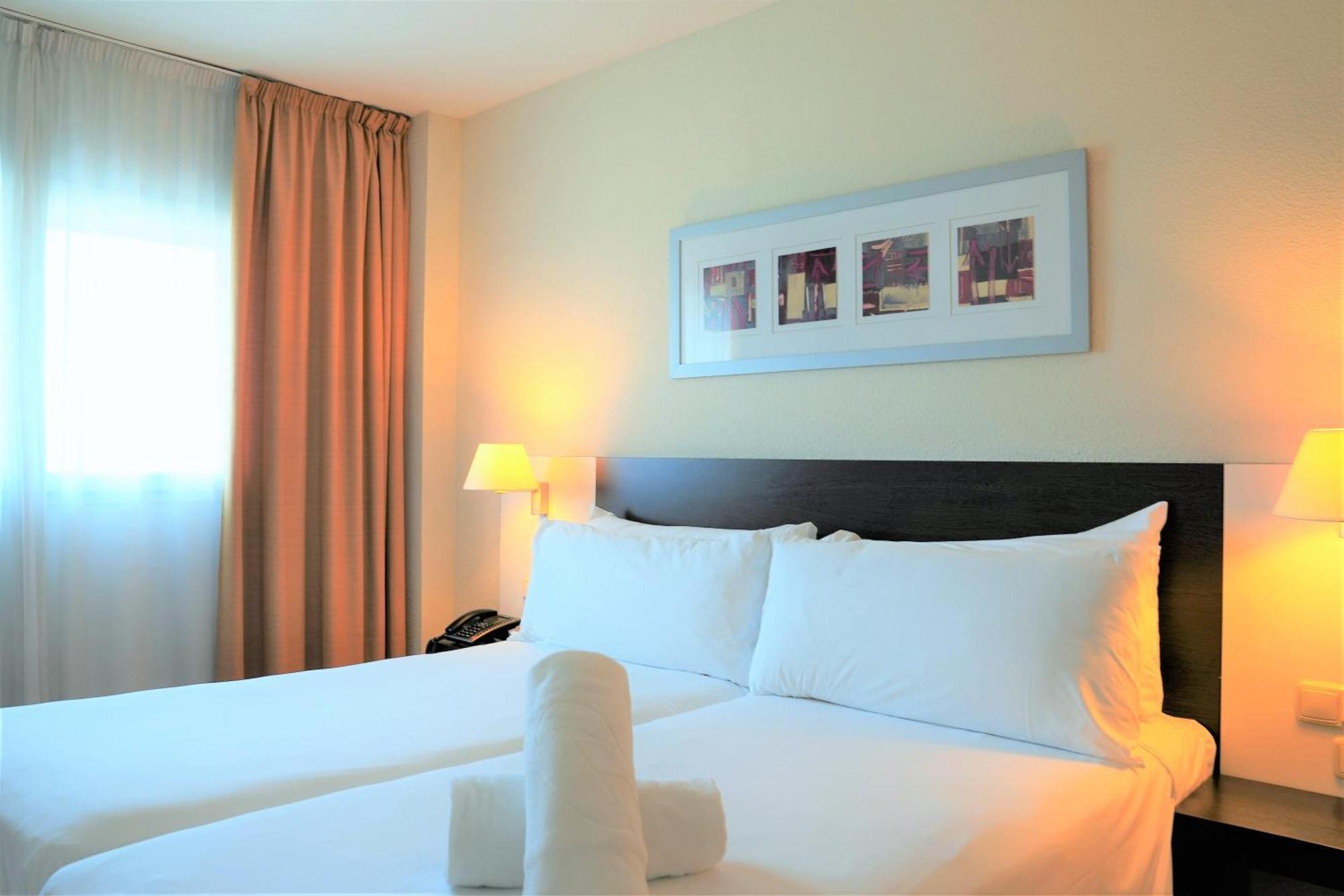 Port Feria Valencia Hotel Exterior photo